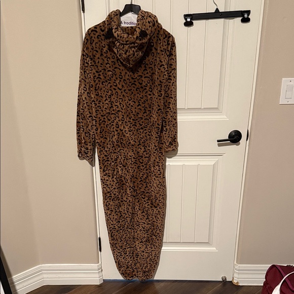 Women's Leopard Print Hooded Pajama Onesie - Picture 6 of 6